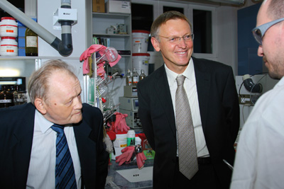 Evropský komisař pro vědu a výzkum Janez Potočnik (uprostřed) s Antonínem Holým
