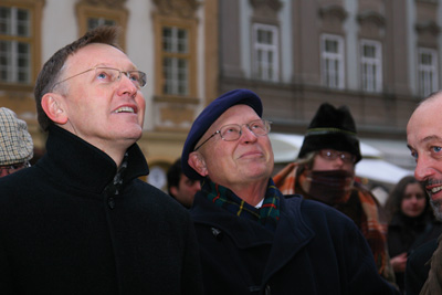 Mezinárodní astronomický rok 2009 začal na pražském Staroměstském náměstí přímo pod orlojem.