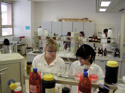 V biochemickém praktiku Přírodovědecké fakulty JU