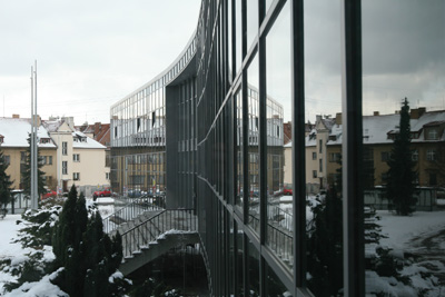 Budova Ústavu makromolekulární chemie v Praze na Petřinách.