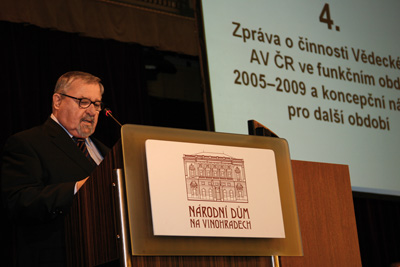 Na ustavujícím zasedání Vědecké rady 27. 3. 2009 byl předsedou opět zvolen František Šmahel.