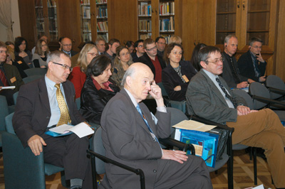 Mezinárodního zasedání se zúčastnili mezi jinými (zprava druhá řada) Michel Pauly a Michel Margue (Lucemburk), zleva v popředí Wojczech Iwanczak (Kielce) a Ivan Hlaváček (Praha).