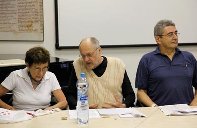 Prvnímu diskusnímu klubu předsedali zleva: Jiřina Šiklová, Václav Bělohradský, Jaroslav Šonka.