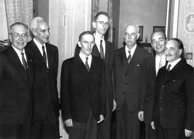 Laureáti Nobelových cen za rok 1959.
