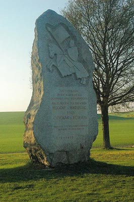 Pomník připomínající bitvu na Moravském poli (Marchfeld) mezi Přemyslem Otakarem II. a Rudolfem I. Habsburským, kterou obě strany svedly 26. srpna 1278.